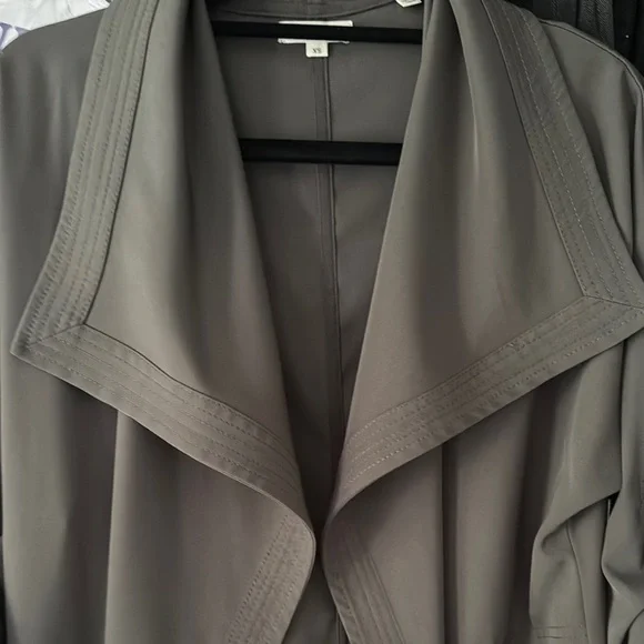 Max Studio Green Trench Coat with Notched Lapels - Picture 5 of 6